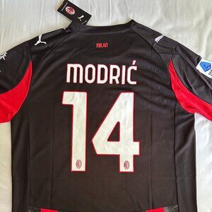 Puma AC Milan 25/26 home jersey, #14 Modric, size large.